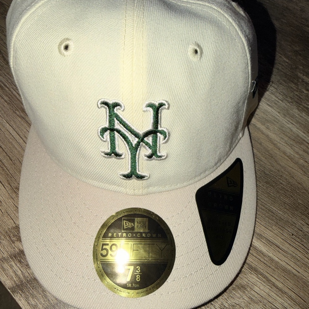 New Era Men's Cream 59FIFTY Fitted Cap with Green NY METS Logo